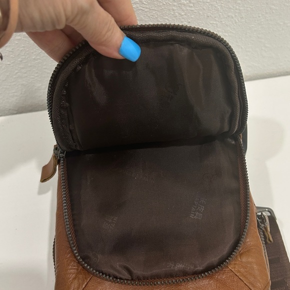 BULLCAPTAIN Genuine Leather Sling Bag with USB Charging Port - Picture 16 of 16